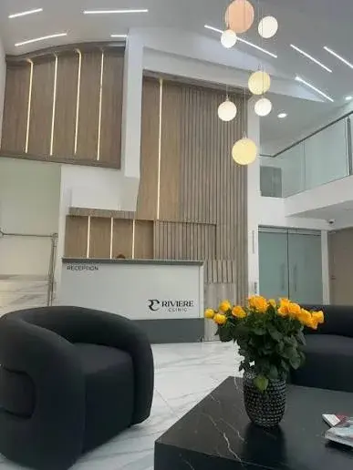 Recepción de Clínica Riviere, Bogotá
